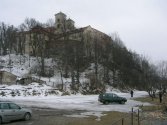 Zdjęcie klasztoru w okresie zimowo złym. Zdjęcie to o mało co, nie zostało przypłacone stratą aparatu, więc jest cennym zdjęciem :)