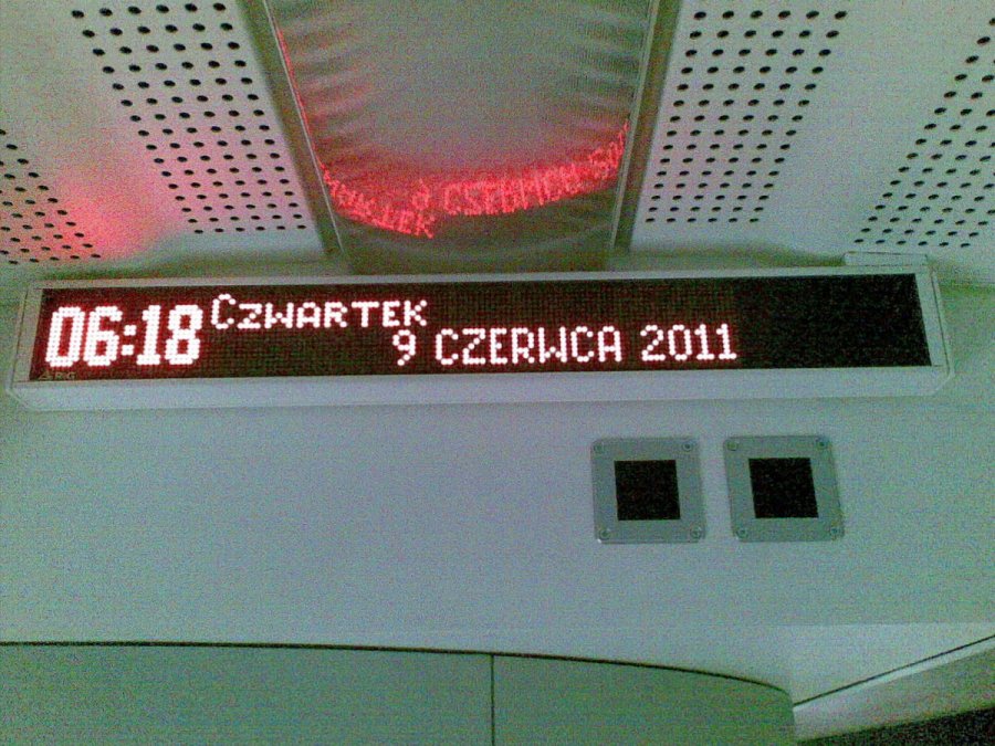 6:18 ruszamy, 6:18 jesteśmy na miejscu :) polskie pociągi z prędkością światła :) a na serio, zegar stanął... :)