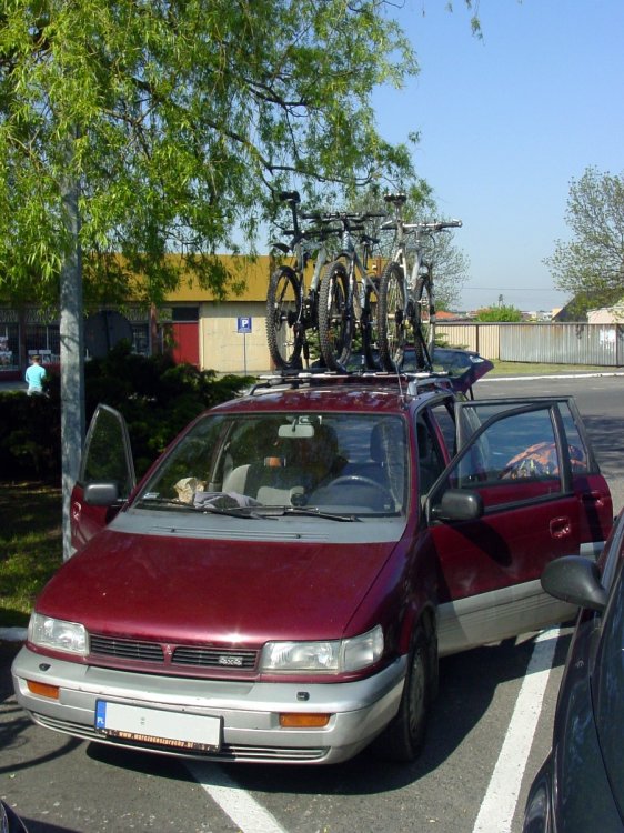 Parking w Zdzieszowicach i nowy Warczący wóz :) Space Wagon zastąpił Puntka, który przeszedł na zasłużoną rowerową emeryture ;)