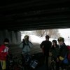 Po standardowym 15 minutowym spóżnieniu, pod mostem znalazło się ośmioro uśmiechnietych rowerzystów - w tym jedna rowerzystka :)